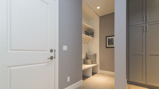 ¿Qué puede sustituir a un armario tradicional? Soluciones prácticas.