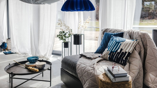 Metamorfosis veraniega del interior con muebles como protagonistas.